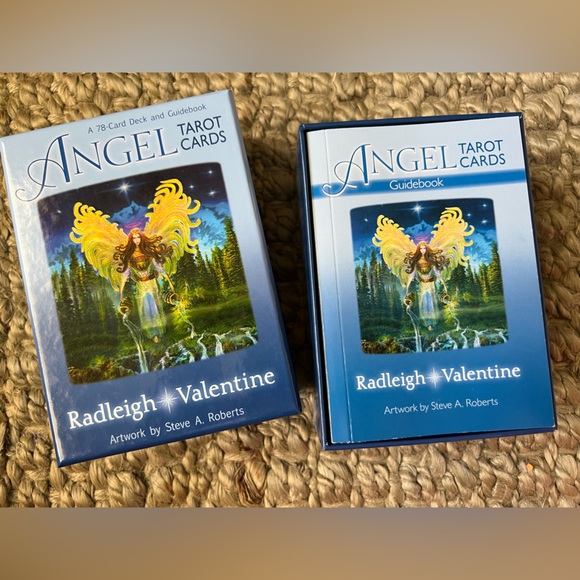 ANGEL TAROT CARDS BY RADLEIGH VALENTINE - Picture 2 of 4
